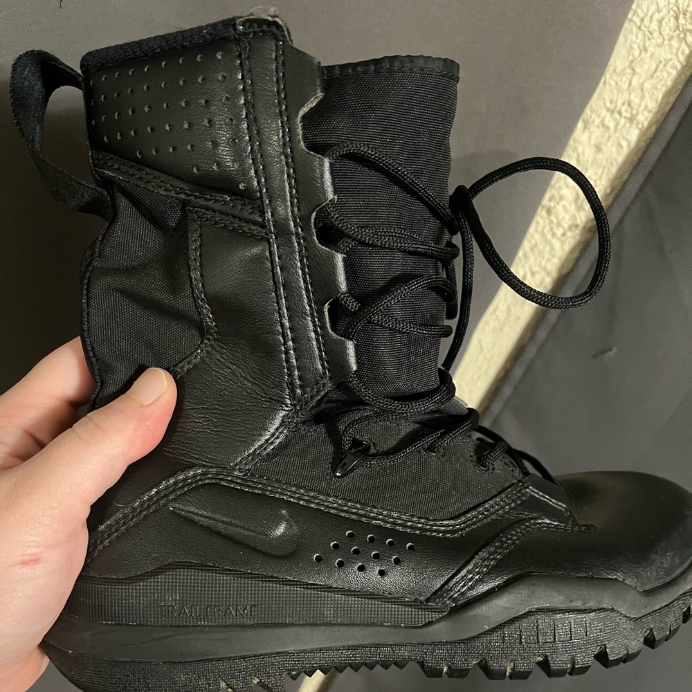 Nike trail frame boots